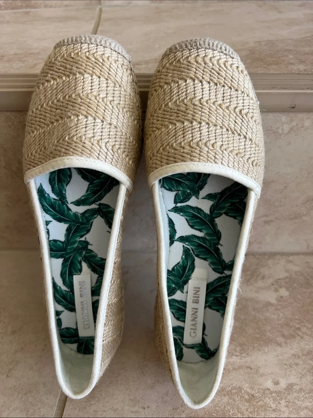 Hand & Foot Care (Shoe Box Label)